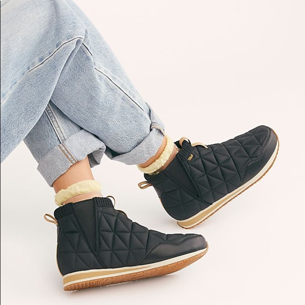 Teva Ember Mid Boot